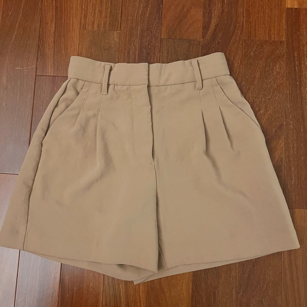 Aritzia Wilfred The Effortless Short 5" in Gold Camel (High Rise, Size 0)